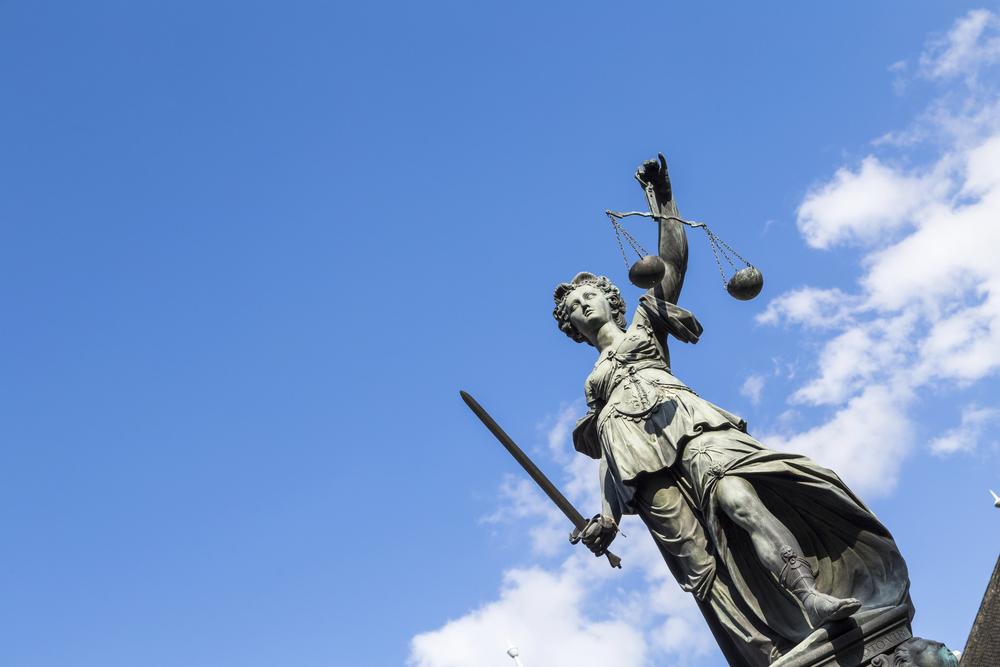 Dama de la Justicia — evidencia legalmente admisible